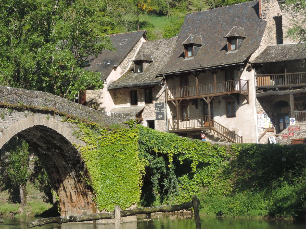 Le Vieux Pont Hotell Belcastel  Exteriör bild