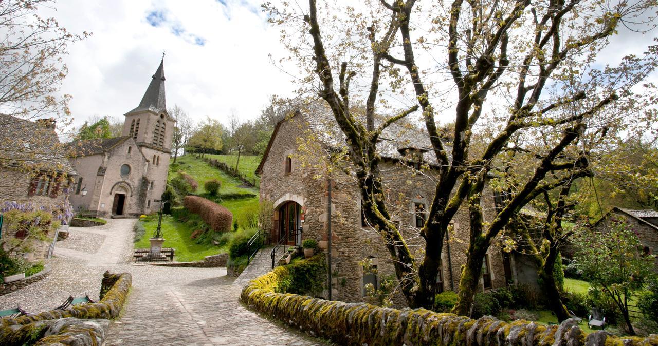 Le Vieux Pont Hotell Belcastel  Exteriör bild